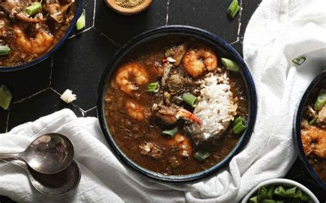  Gumbo! Thịt Hải Sản Ngon Bổ Rỗng - Một Tác Phẩm Vị Xứ New Orleans