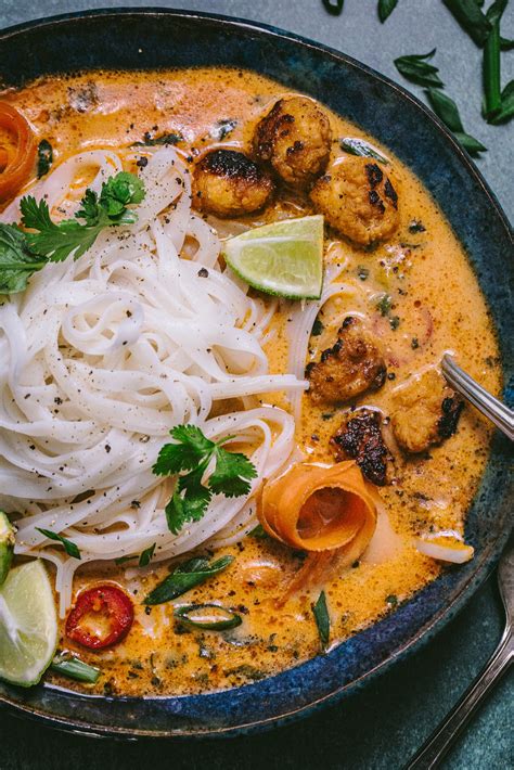  Khao Soi - Một Sự Kết Hợp Hoàn Mỹ Giữa Thịt Nướng Tươi Và Nước Dừa Thơm Béo!