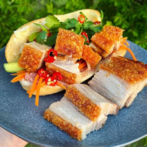  Bánh Mì Lạc Thảo: Liệu Sự Hỗn Dồn của Nét Giòn và Ngọt Lụa Có Thể Khiến Bạn Phải Rung Động?