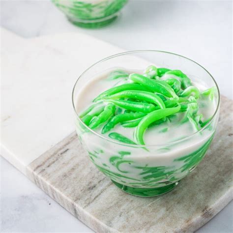  Chè Cendol:  Một món tráng miệng lạnh, thanh mát với hương vị ngọt ngào và béo ngậy từ nước cốt dừa!