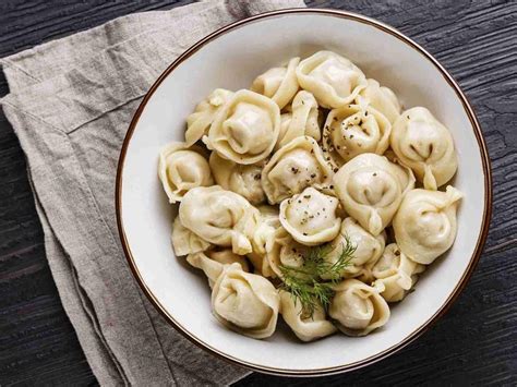  Pelmeni: Món Ă Ngon Ngọt Của Siberia Mang Vị Umami Cực Kỳ và Khả năng Thúc Tình Yêu Bất Biết!