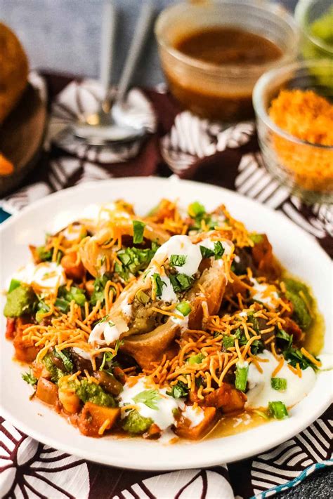  Samosa Chaat: Một Khúc Hành Trình Thơm Ngon Từ Đường Phố Rất Ấn Độ!