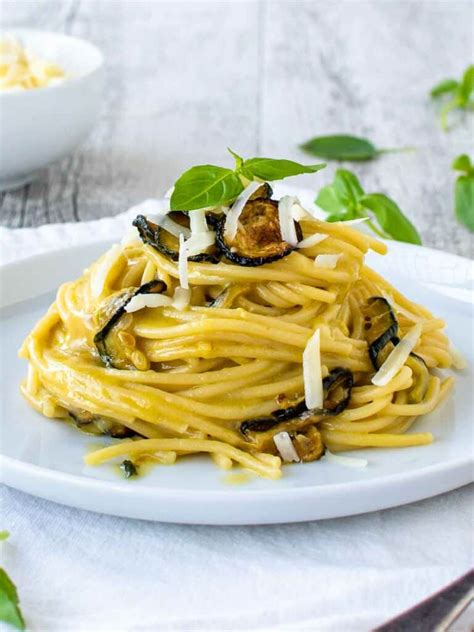  Spaghetti alla Nerano: Umami symphony and creamy texture unite in this Neapolitan delight!